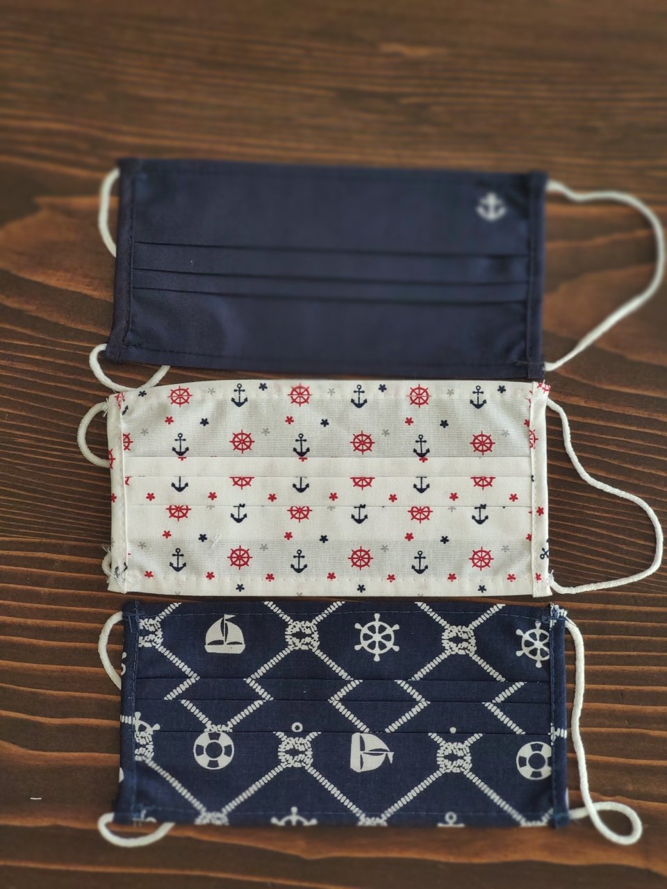 Lacivert-beyaz desenli maske (üçlü)